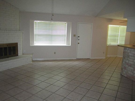 5th image of 7115 La Entrada Dr