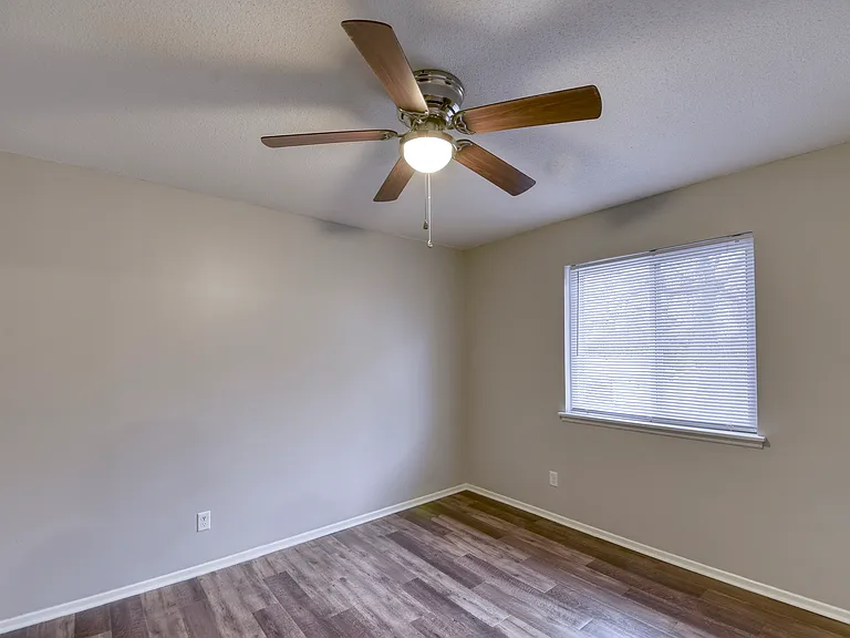 2114 Swift Ave #10 — Photo 7