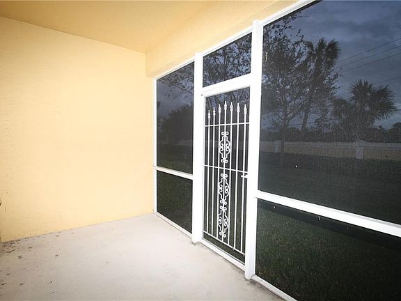 3rd image of 6345 Oxford Cir