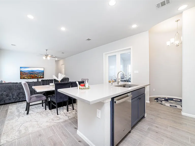 10443 Cecilia Star Ln — Photo 11