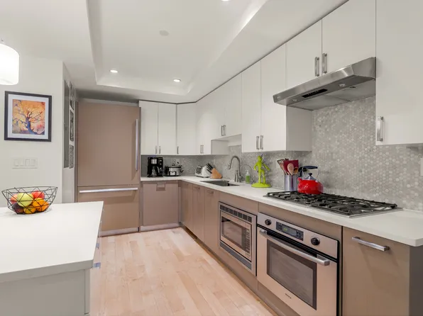 560 Carroll Street image 2 of 16