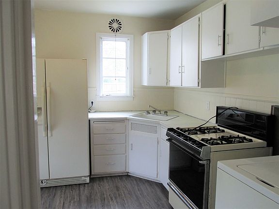 3rd image of 1 Beechwood Ln