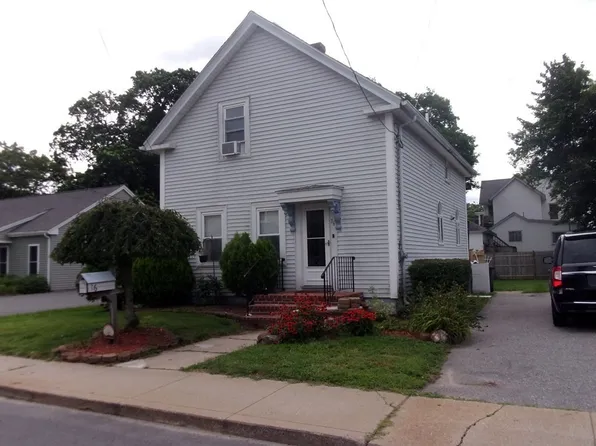16 Austin St, Blackstone, MA 01504