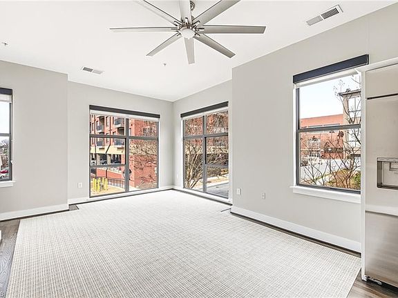 4th image of 341 N Green St