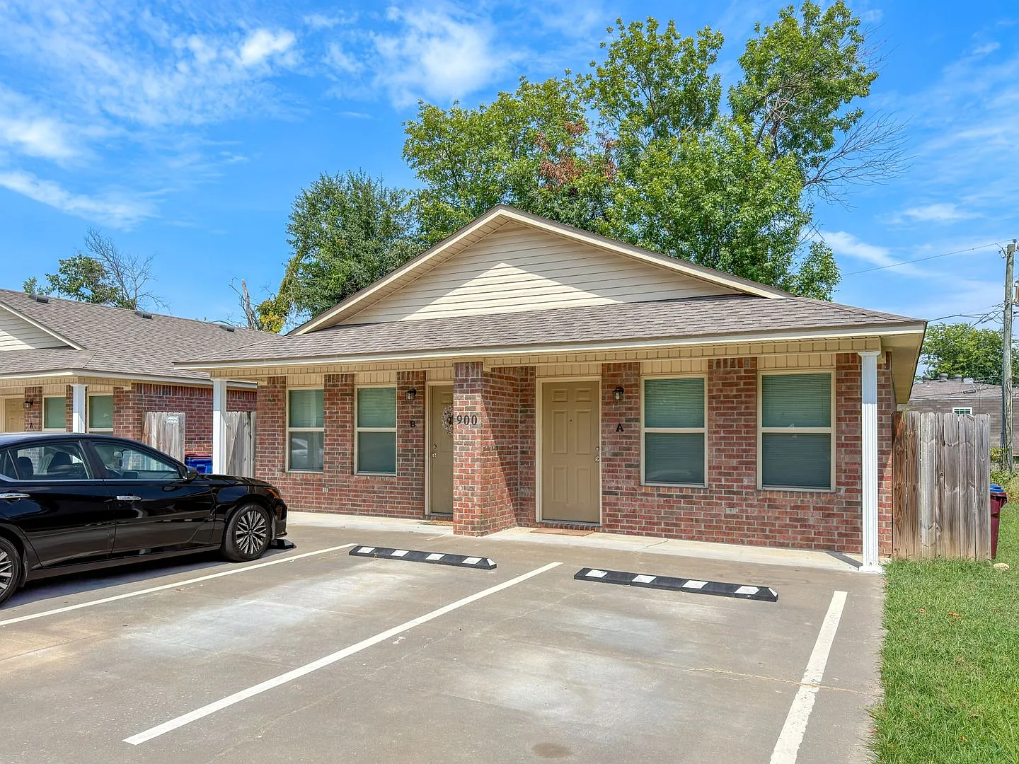 * Half-Off First Month's Rent * Spacious, Fully Electric Duplex - 2 Bedroom, 2 Bathroom — Photo 2