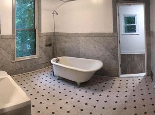 2109 Roosevelt St, Clinton, IA 52732