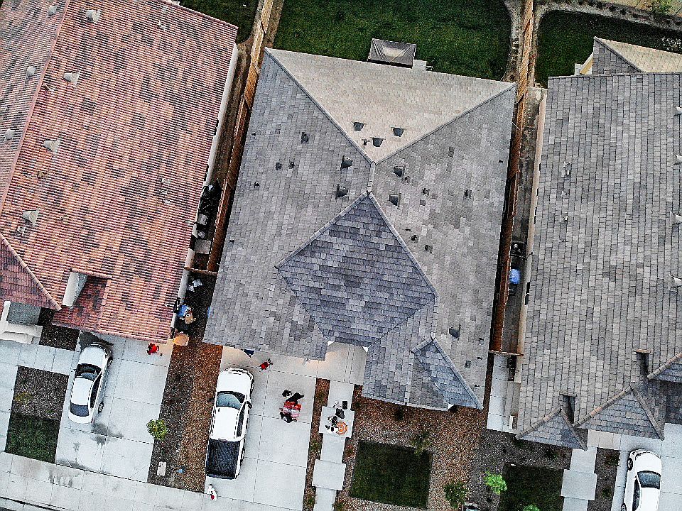 2nd image of 5911 Luckman Dr