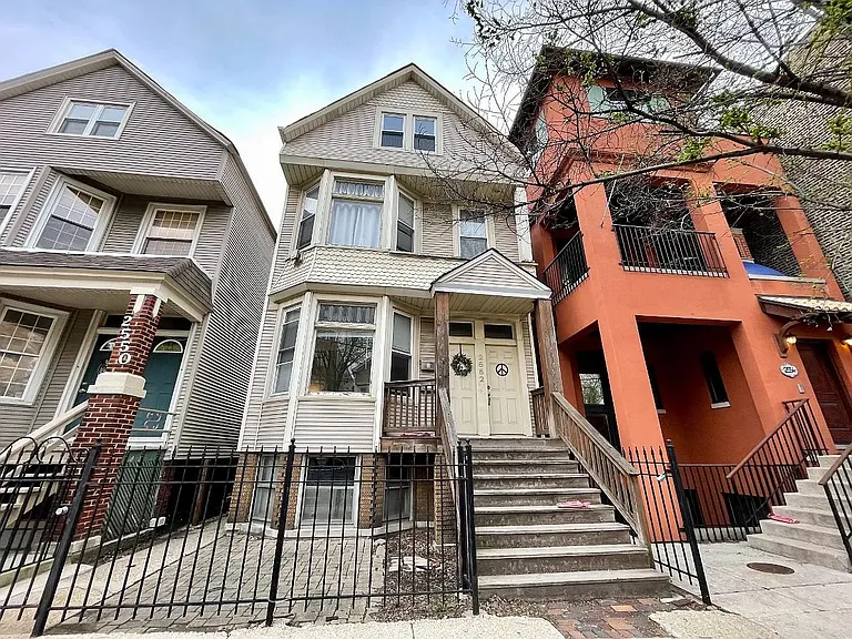 2552 N Southport Ave #2F — Photo 1