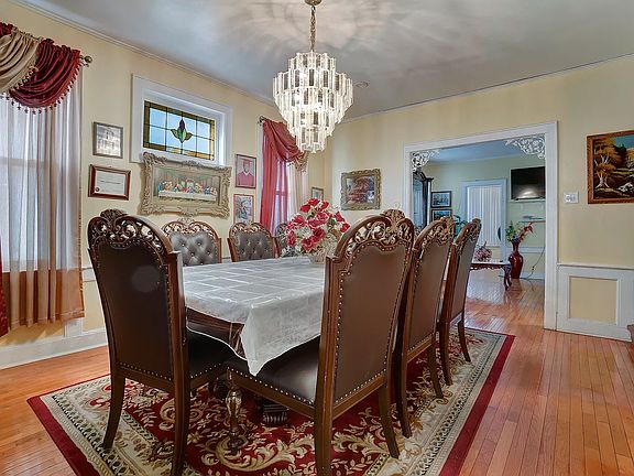 4th image of 966 E 42nd St APT 1