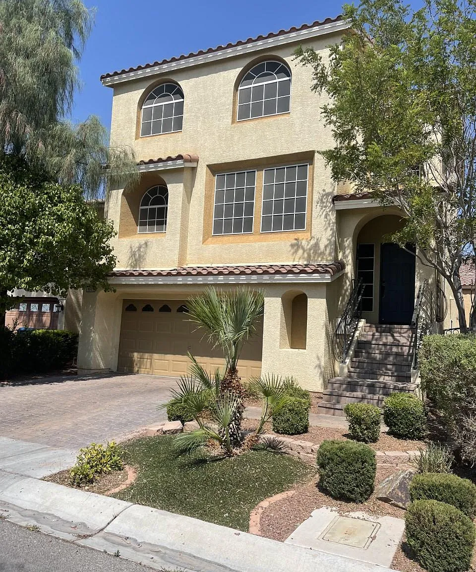 5 bed, 2870 sqft, $2,550 — Photo 2