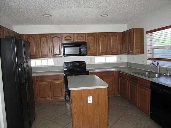 4th image of 6176 Willoughby Cir