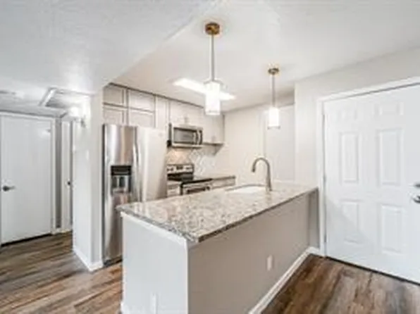 2822 S Bartell Dr APT 32, Houston, TX 77054