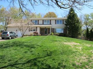 6 Cooper Hawk Dr, Manalapan, NJ 07726