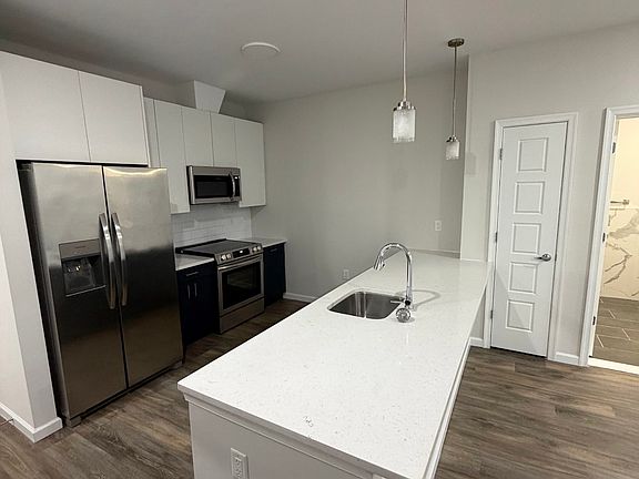 3rd image of 303 Lake St Floor 2
