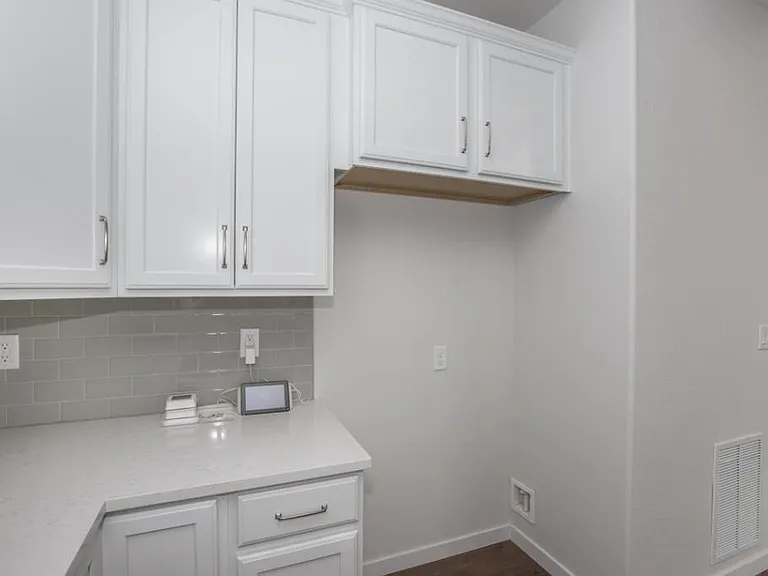 715 Lene Ln — Photo 12