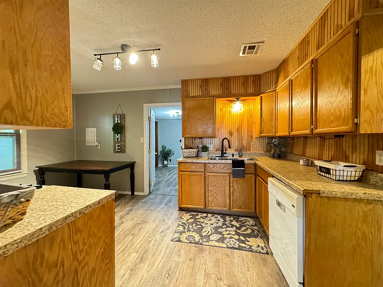 1240 E Walnut St — Photo 11