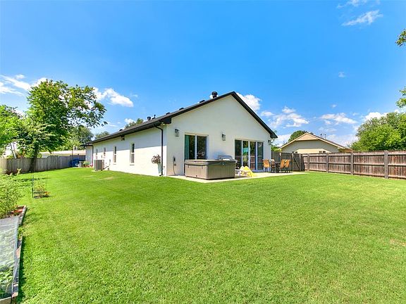 3rd image of 9516 Ridgeview Cir