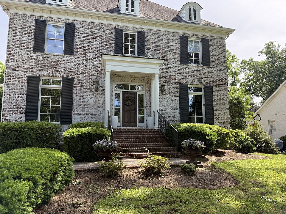 1st image of 3205 Woodlawn Dr