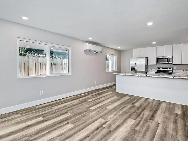5430 Lauretta St — Photo 9