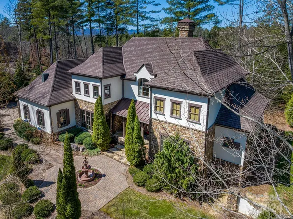 62 Fairsted Dr, Asheville, NC 28803