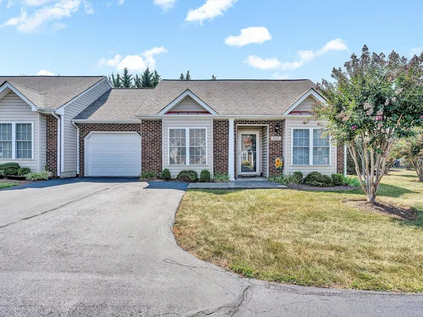 8614 Little Hoop Rd, Roanoke, VA 24019