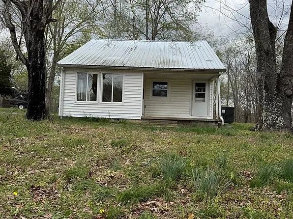 1209 N Oak Dr, Centerville, TN 37033