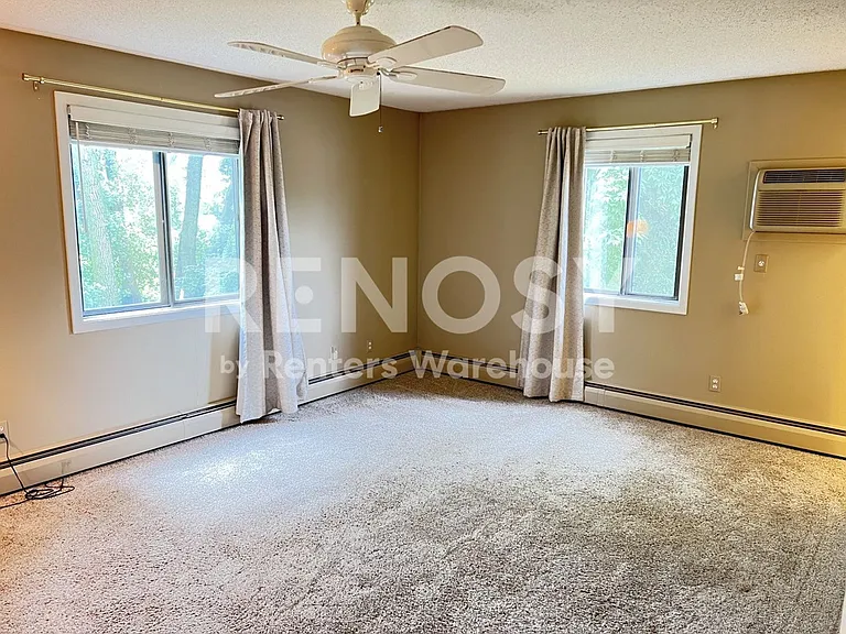 1304 W Medicine Lake Dr #118 — Photo 2