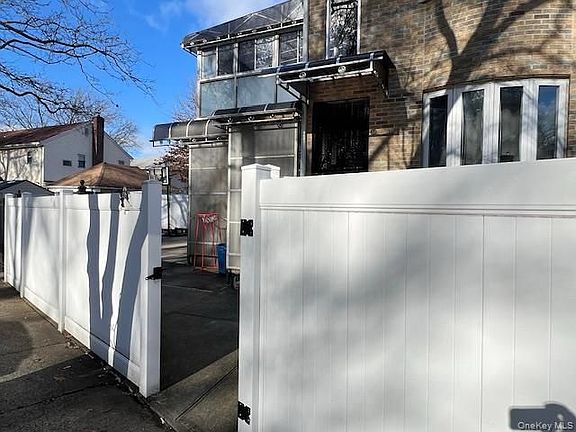5th image of 69-52 Cloverdale Blvd #2