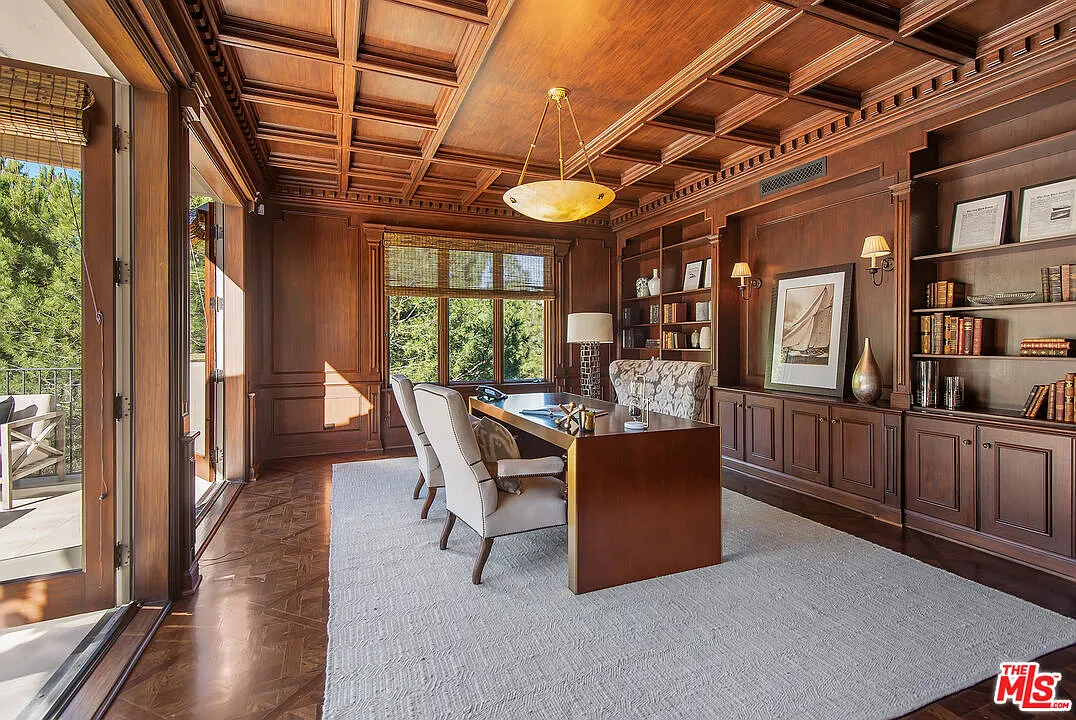 6 bed, 8.5 bath, 8800 sqft, $64,000 — Photo 3
