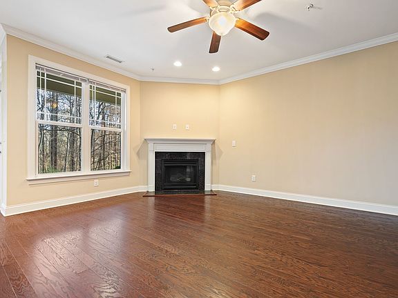 3rd image of 306 Rose Walk Ln