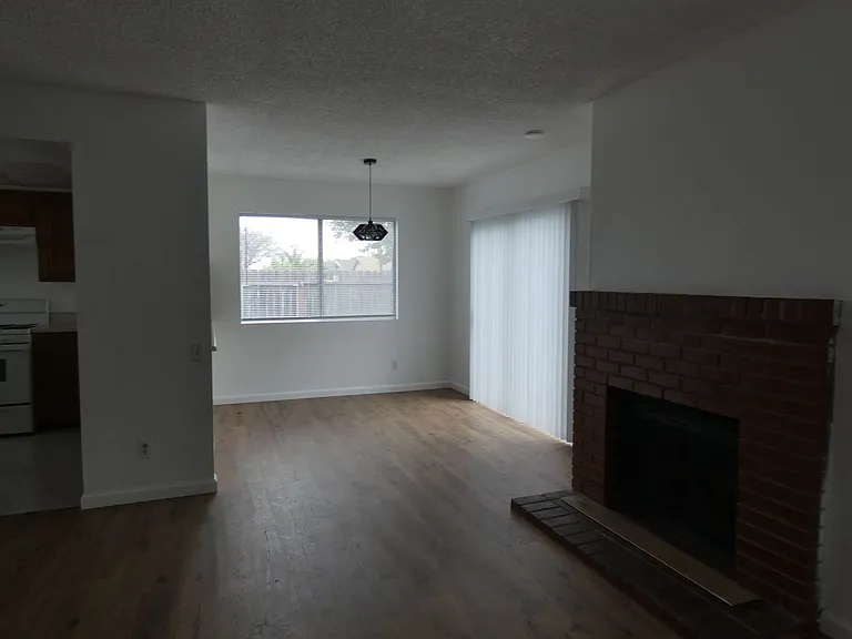 1738 N Lynne Dr — Photo 3