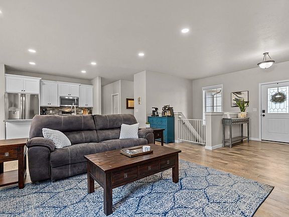 3rd image of 3427 Tulip Trl