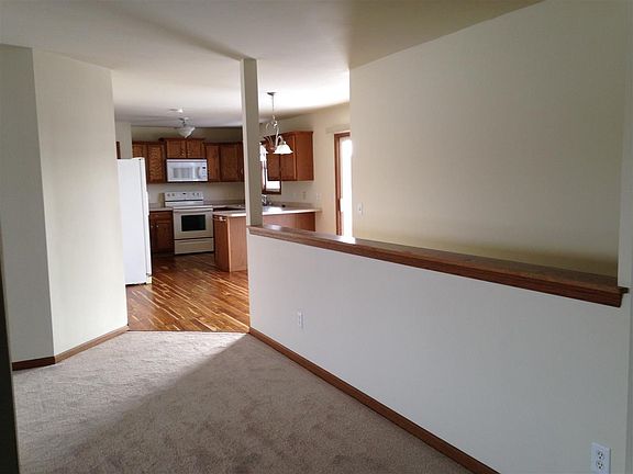 5th image of 107 N 6th St