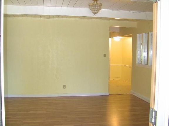 4th image of 380 Arcade Blvd