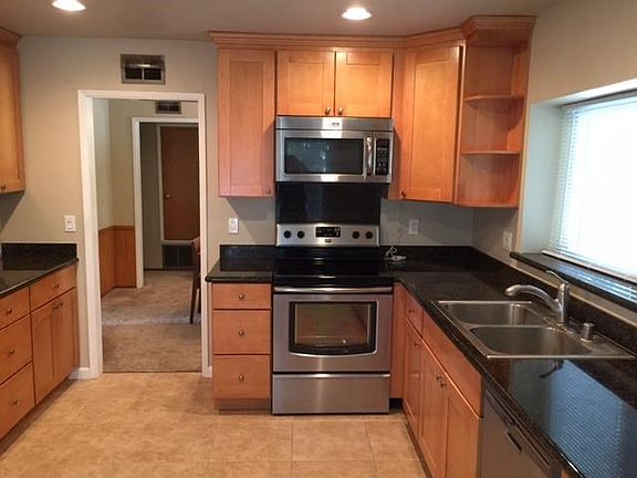 5th image of 1534 Hillsdale Ave