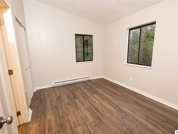 5th image of 572 Penlawn Dr
