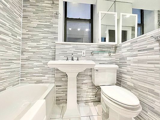 4th image of 238 E 83rd St #1E
