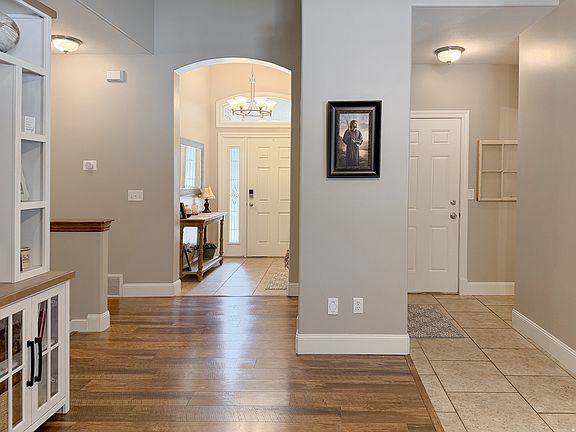 3rd image of 1087 Banbury Dr