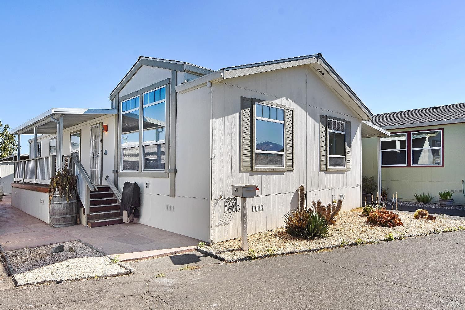 ddce1a9b7d3b3dc95938f497c7615f