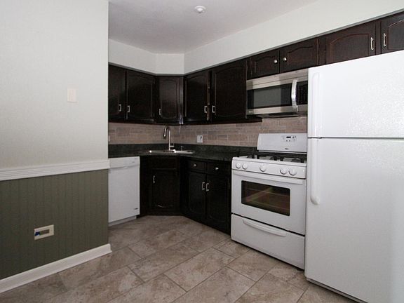 4th image of 1006 Centurion Ln APT 10