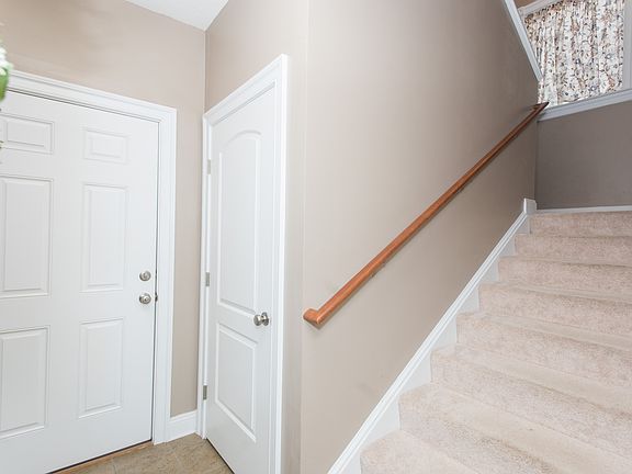5th image of 305 Lakeview Cv