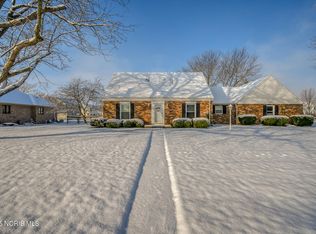 1524 Red Bud Dr, Northwood, OH 43619