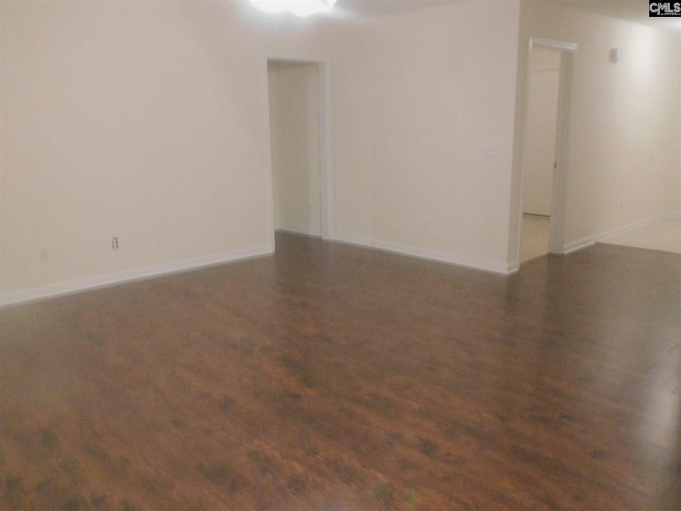 2nd image of 11 Finch Wood Dr