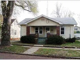 302 E Maywood Ave photo 1