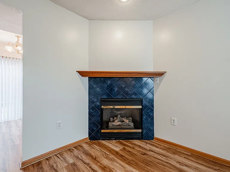 410 W Todd Cir — Photo 2