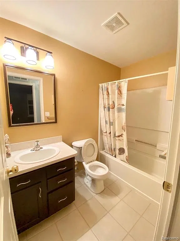2 bed, 2.5 bath, 1669 sqft, $1,800 — Photo 4