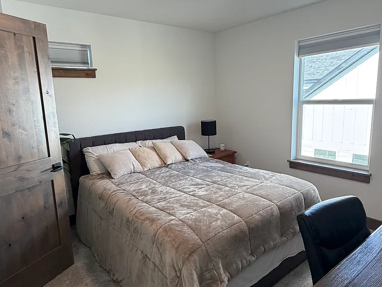 Upstairs Bedroom 2