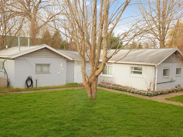 3089 Ponemah Dr, Fenton, MI 48430