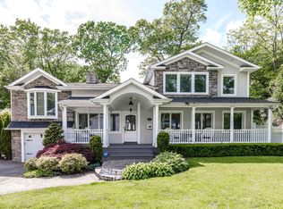 10 Hemlock Dr, Syosset, NY 11791