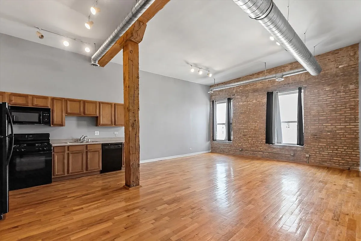 1822 S Bishop St — Photo 1